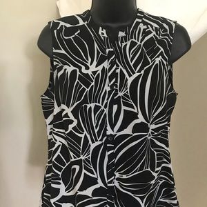 Woman’s Banana Republic Short Sleeve Blouse